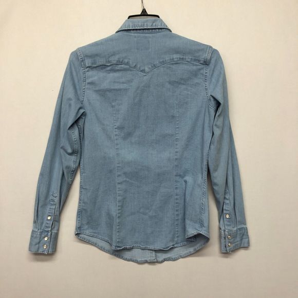 Levi's Women Tailored Fit Snap Button Western Shirt Size Small Chambray M124 -4 - Picture 15 of 16